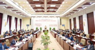 Extraordinary Plenary Session of 12th Party Central Committee Opens